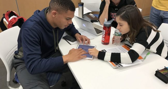 2-students-ipad-molec-structure-bg-student-1024x768